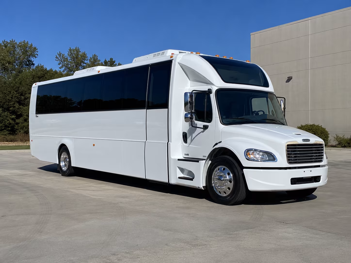buffalo 28 passenger party bus